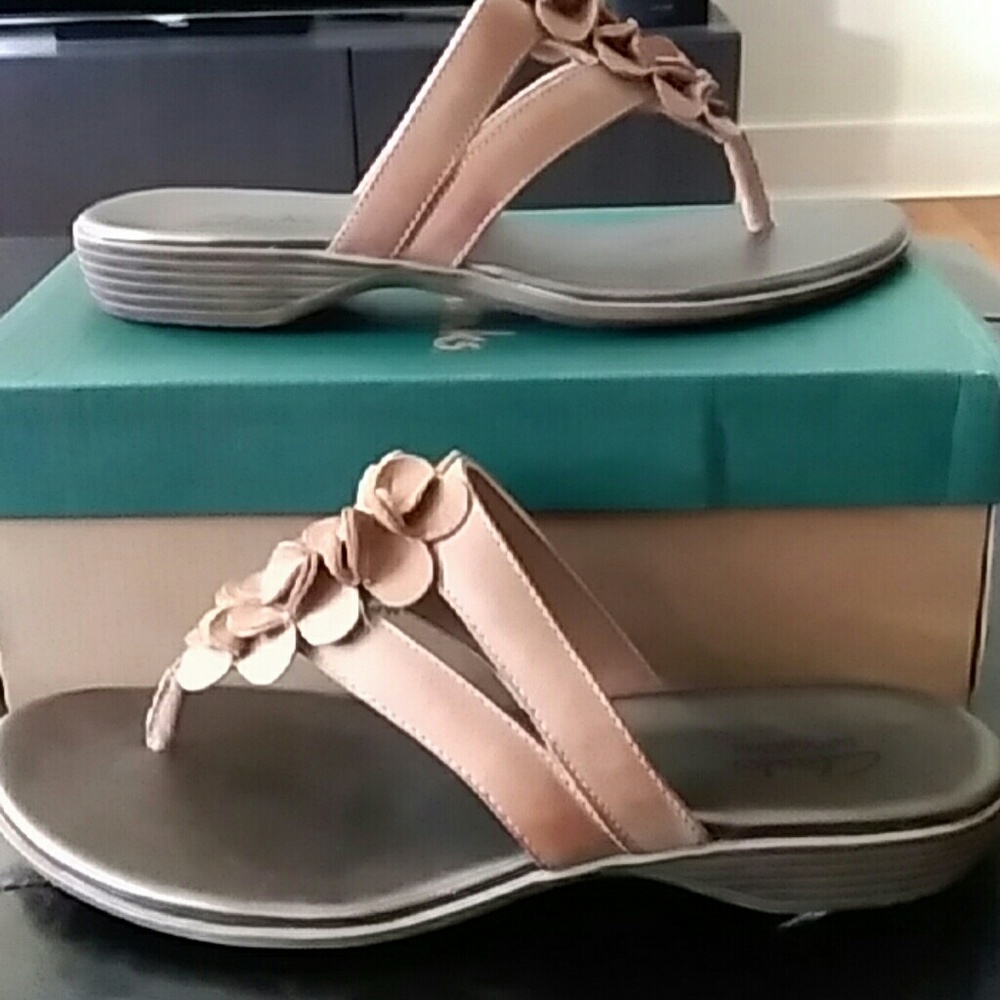 STORE CLOSING MAKE AN OFFER! Clark's sandals